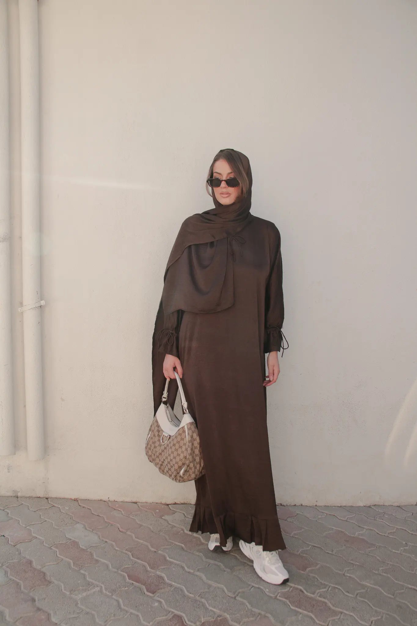 cute abaya, simple abaya, closed abaya, brown closed abaya, brown abaya, brow bow abaya, bow abaya, simple abaya, classy abaya, bow on sleeve abaya