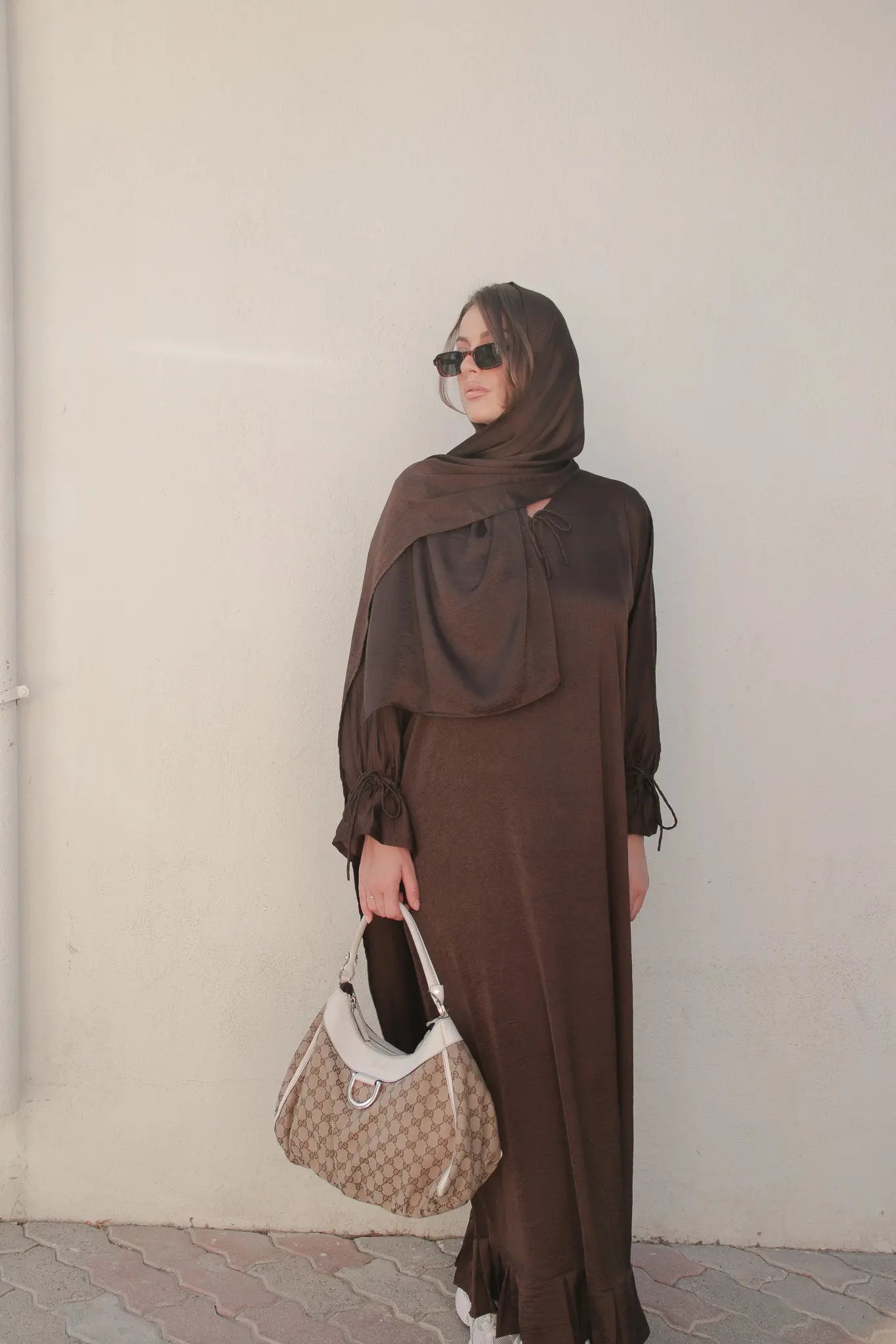 cute abaya, simple abaya, closed abaya, brown closed abaya, brown abaya, brow bow abaya, bow abaya, simple abaya, classy abaya, bow on sleeve abaya