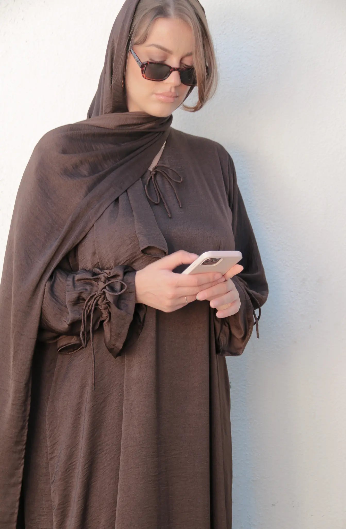 cute abaya, simple abaya, closed abaya, brown closed abaya, brown abaya, brow bow abaya, bow abaya, simple abaya, classy abaya, bow on sleeve abaya