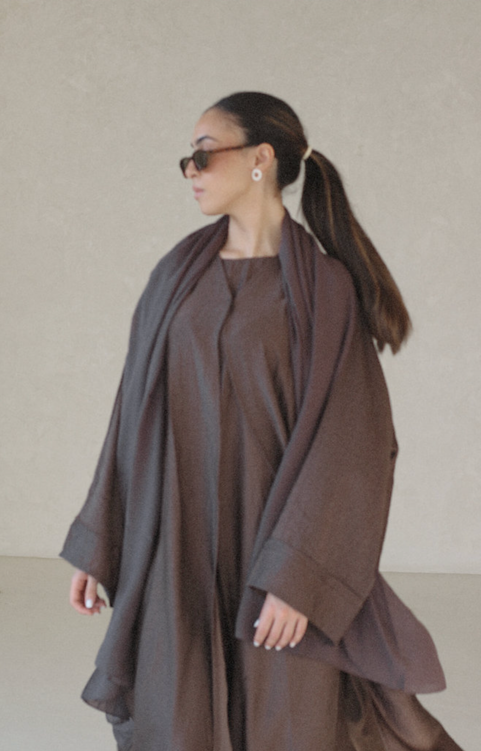 brown abaya, brown lightweight abaya, lightweight abaya, abaya for summer, simple abaya, classy abaya