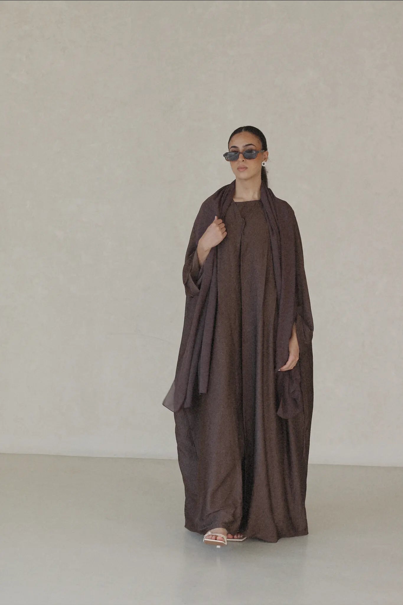 brown abaya, brown lightweight abaya, lightweight abaya, abaya for summer, simple abaya, classy abaya